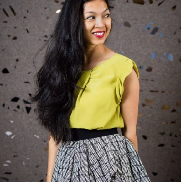 Meet your Posher! - Picture 2 of 5